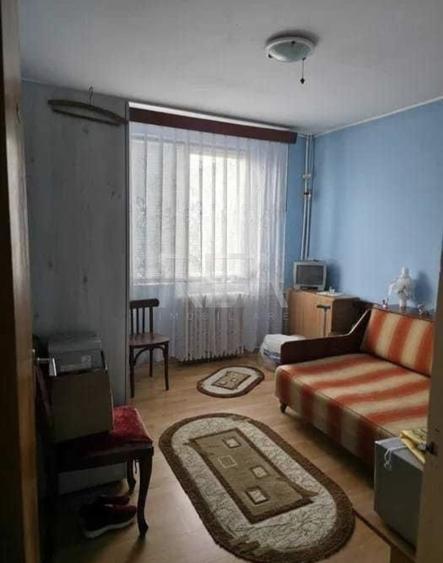 Apartament cu 3 camere semidecomandat în Crângași
