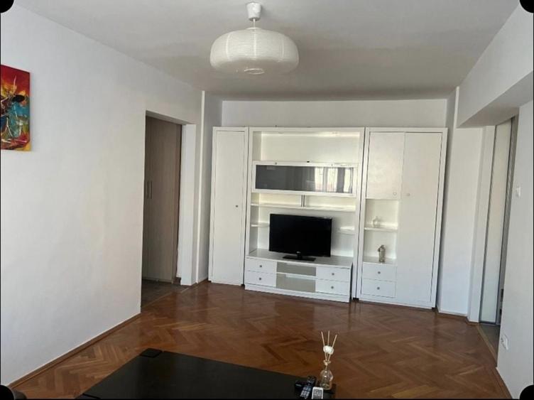 Apartament cu 3 camere semidecomandat în Turda