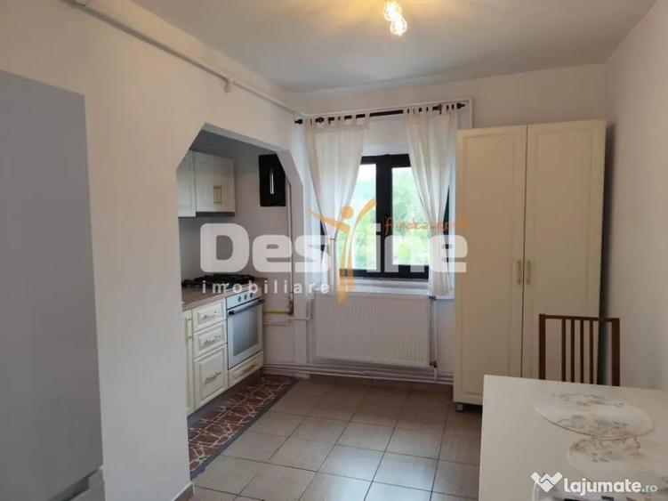 Apartament cu 2 camere decomandat în Poiana