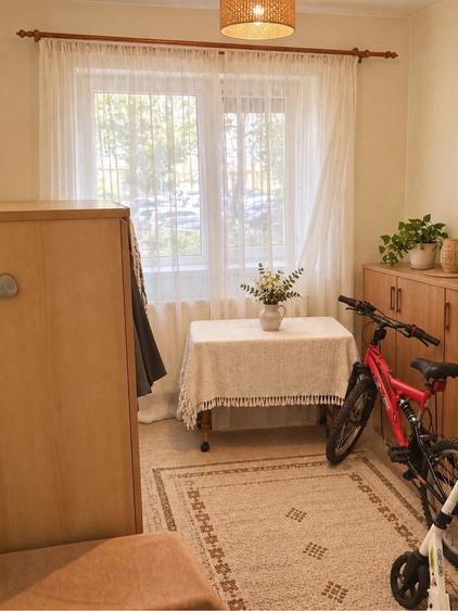 Apartament cu 3 camere decomandat în Exterior Vest