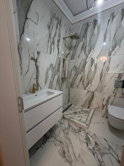 Penthouse cu 5 camere decomandat în 13 Septembrie
