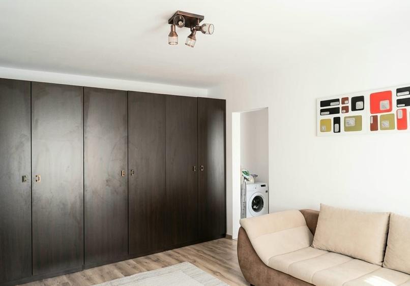 Apartament cu 2 camere semidecomandat, mobilat în Central