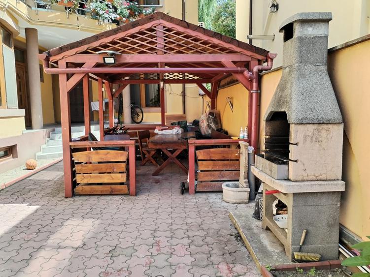 Apartament cu 5 camere decomandat în Calea Severinului