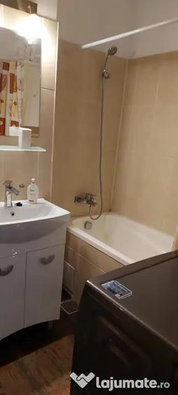 Apartament cu 2 camere semidecomandat în 1 Decembrie
