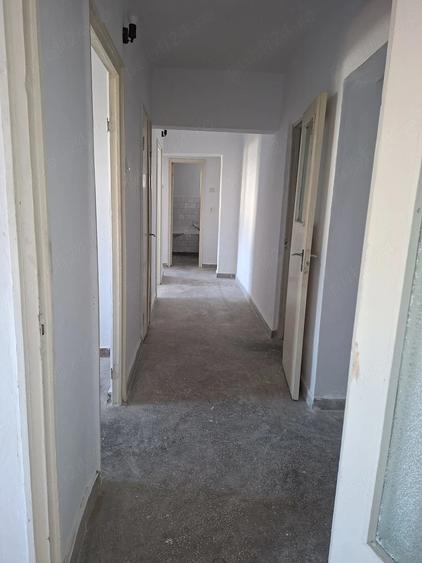 Apartament cu 3 camere decomandat în Decebal