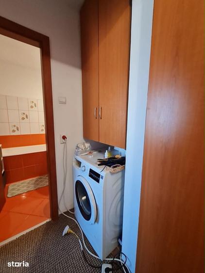 Apartament cu 3 camere semidecomandat în Astra