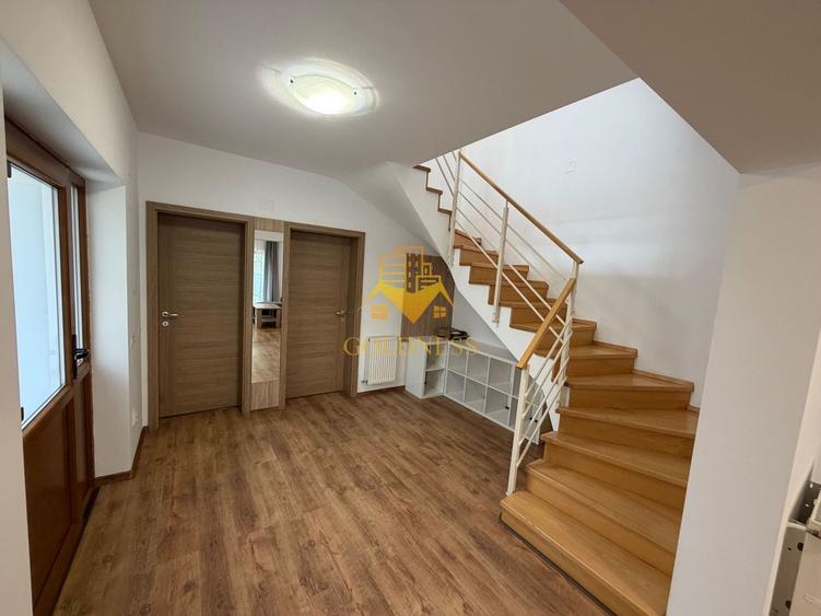 Duplex cu 5 camere cu Canalizare în Andrei Mureșanu