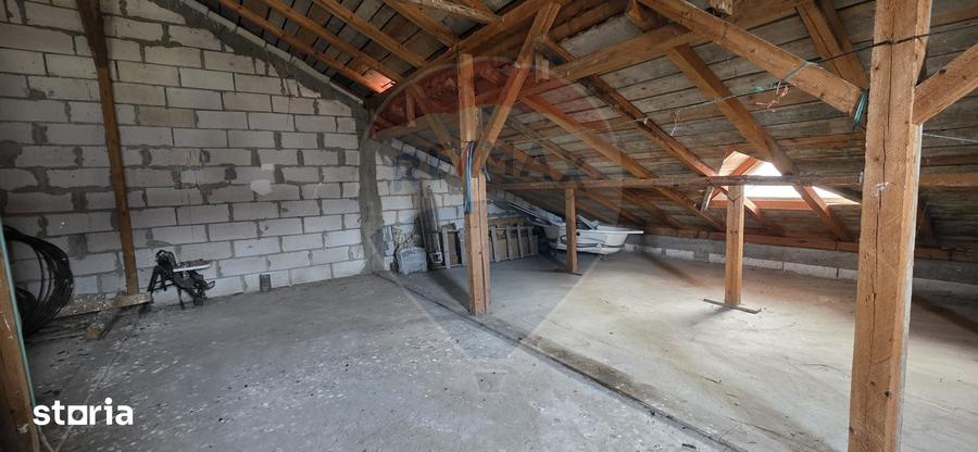 Casă cu 5 camere cu Teren 3156 Mp în Gura Ocniței