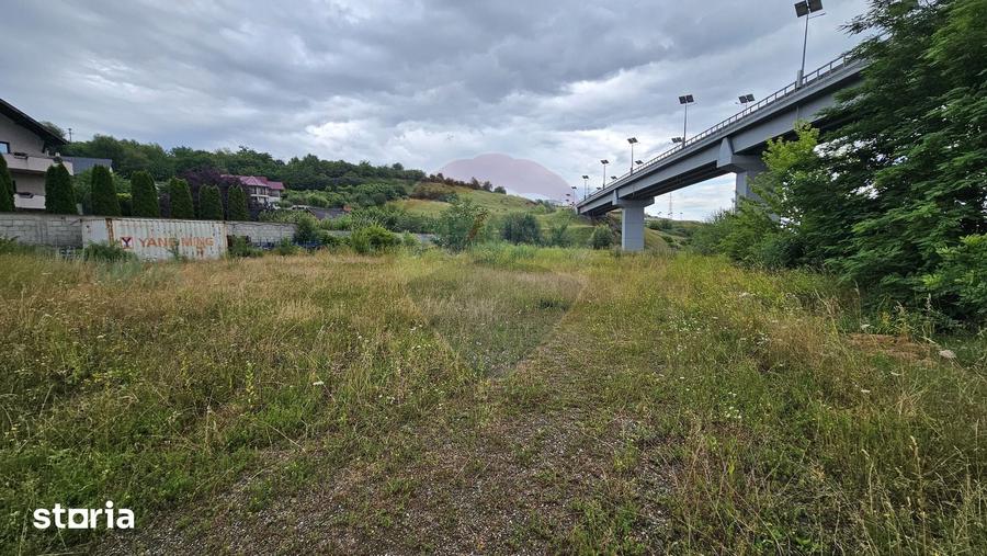 Teren de 2700 mp, în Central