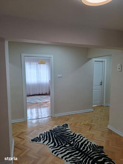 Apartament cu 4 camere decomandat în Central