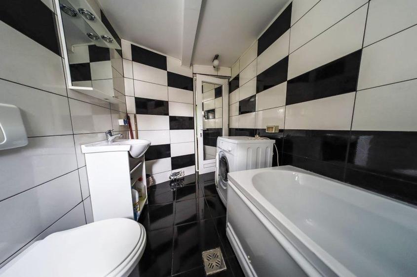Apartament cu 3 camere decomandat în Central