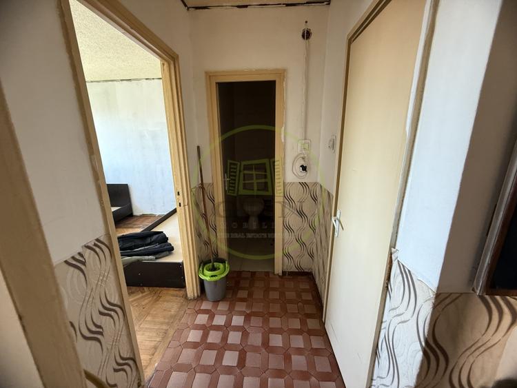 Apartament cu 4 camere semidecomandat în Calea București