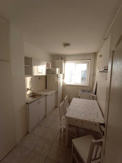 Inchiriez apartament 3 camere, renovat, centrala, Tomis Nord-Universitate, termen lung(inclusiv vara)