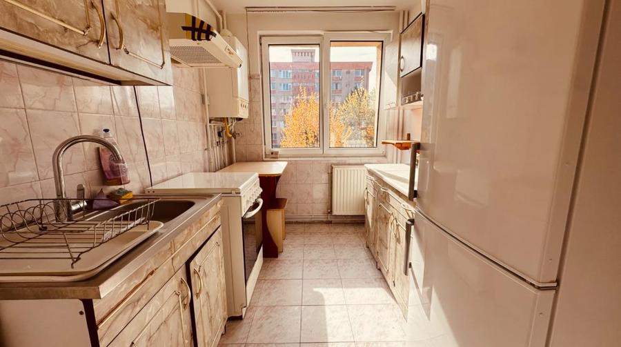 Apartament cu 2 camere semidecomandat în Centrul Civic