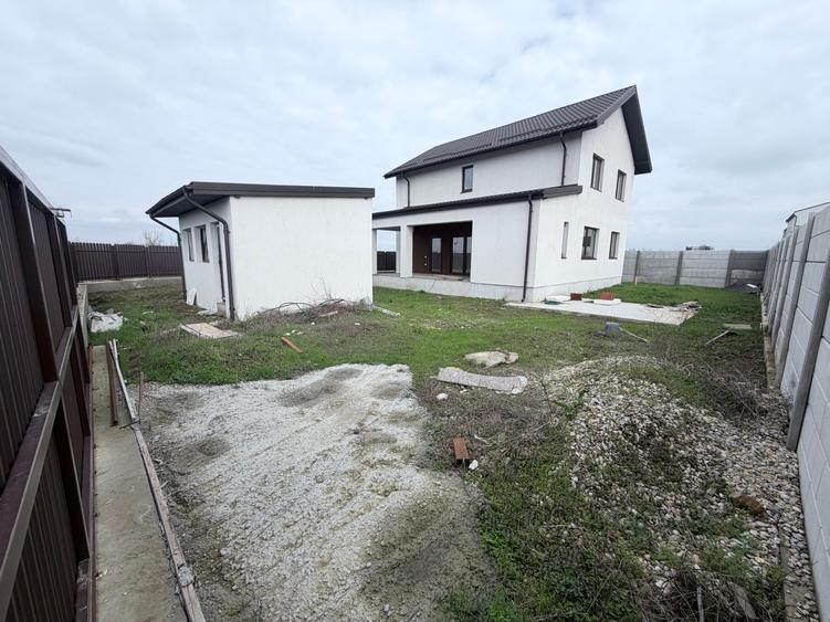 Casă individuală cu 5 camere cu Teren 492 Mp în Exterior Sud