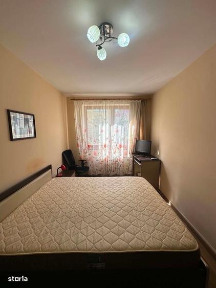 Apartament cu 3 camere semidecomandat în Careiului