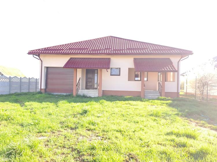 Casă cu 3 camere în Brăteștii de Jos