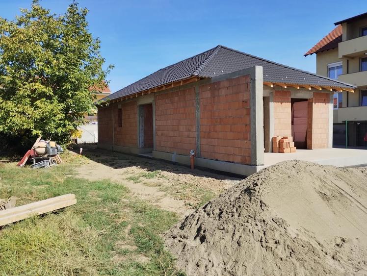 Casă individuală cu 4 camere cu Teren 730 Mp în Central
