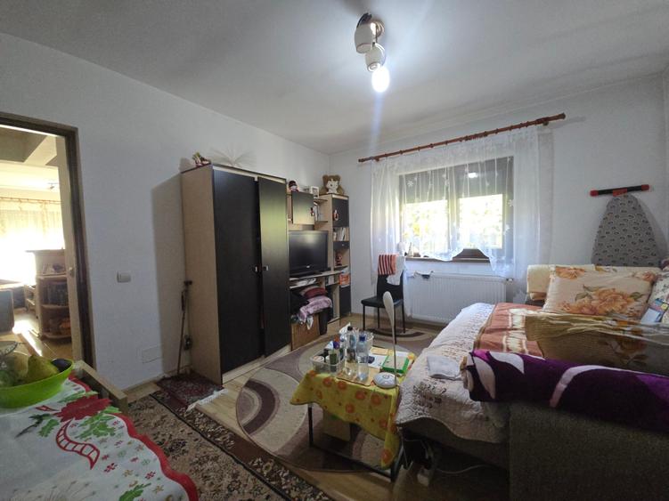 Casă individuală cu 3 camere cu Teren 250 Mp în Est