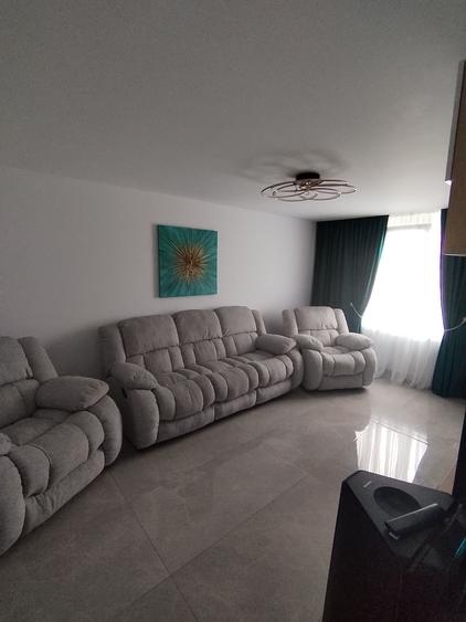 Apartament cu 3 camere decomandat, mobilat în Sălăjan