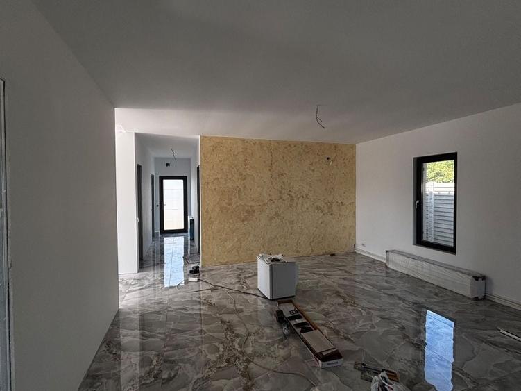 Casă cu 3 camere în Vadu Pașii