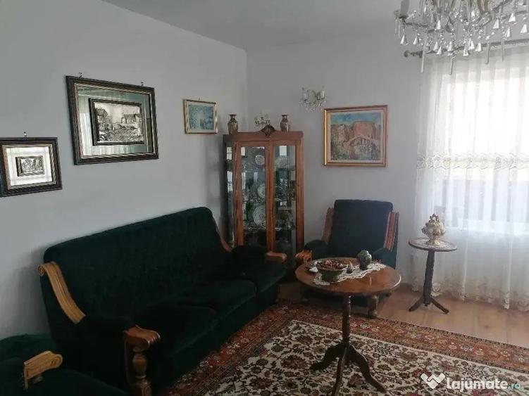 Apartament cu 3 camere semidecomandat în Zorilor