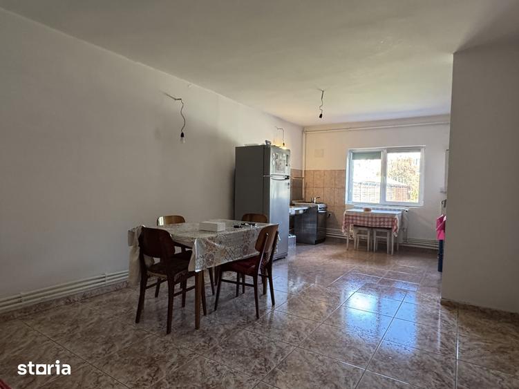 Casă cu 5 camere cu Teren 500 Mp în Agigea