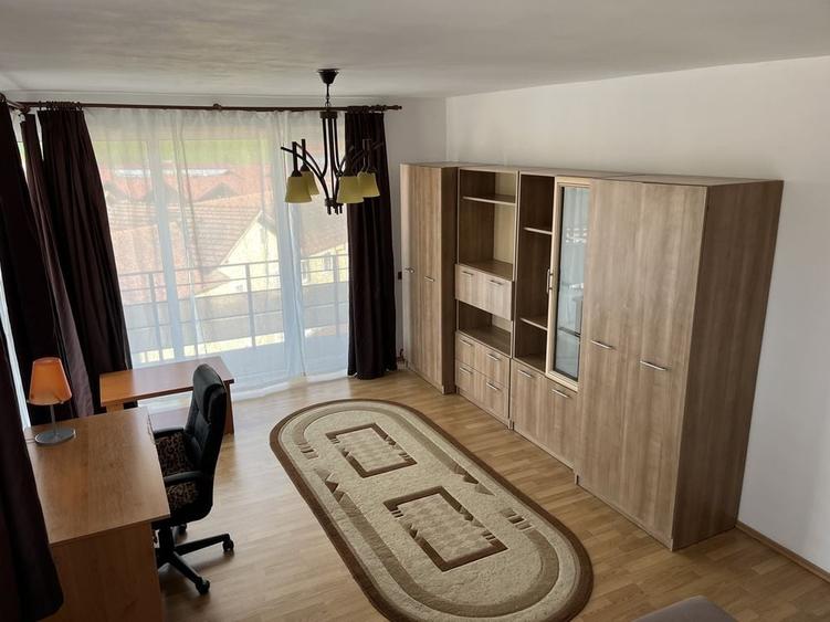 Apartament cu 2 camere decomandat în Florești