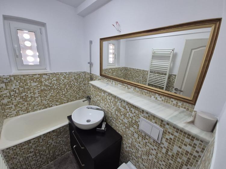 Apartament cu 3 camere semidecomandat în Central