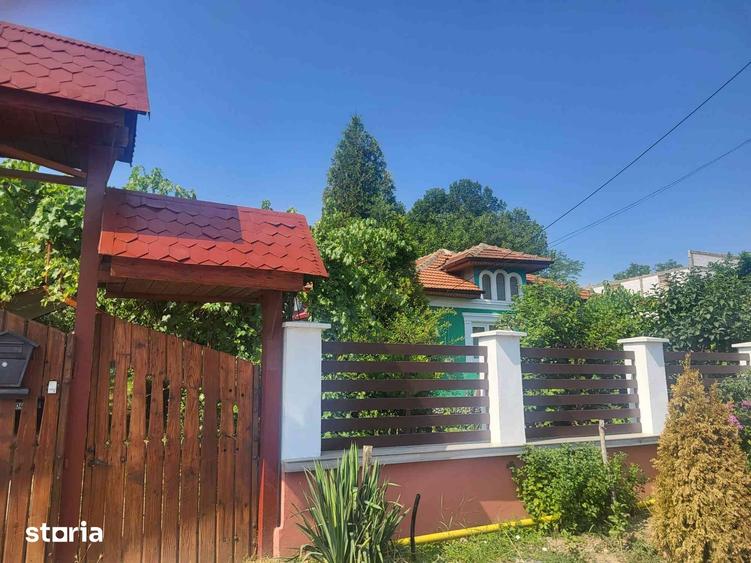 Casă cu 3 camere cu Teren 2186 Mp în Central