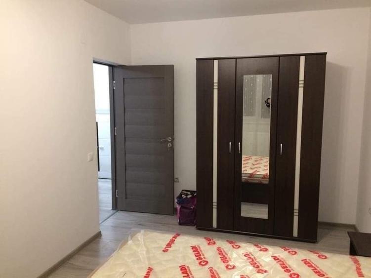 Apartament cu 3 camere decomandat în Florești