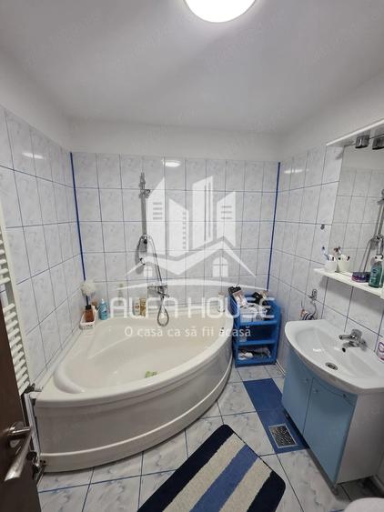 Apartament cu 3 camere semidecomandat în Govândari
