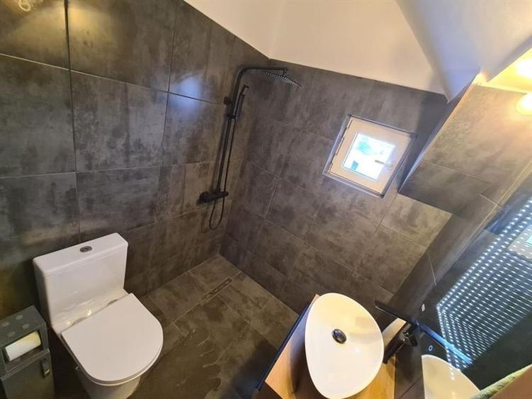 Apartament cu 4 camere decomandat, mobilat în Sărari