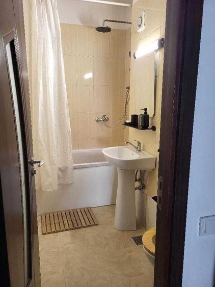 Apartament cu 2 camere decomandat în Runcu