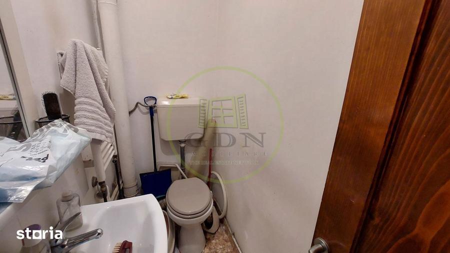 Apartament cu 3 camere semidecomandat, mobilat în Rovine