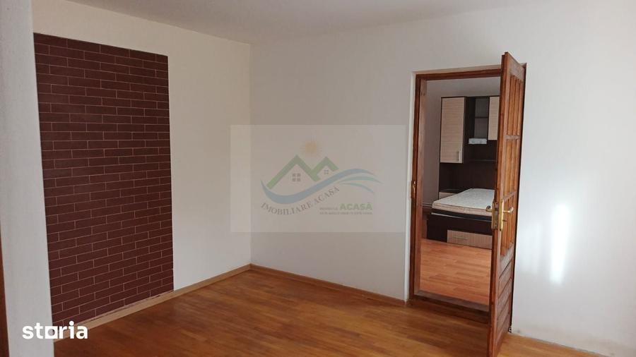 Casă cu 4 camere cu Teren 1700 Mp în Horodnic