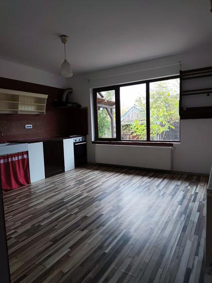 Casă individuală cu 5 camere cu Garaj în Tărtășești