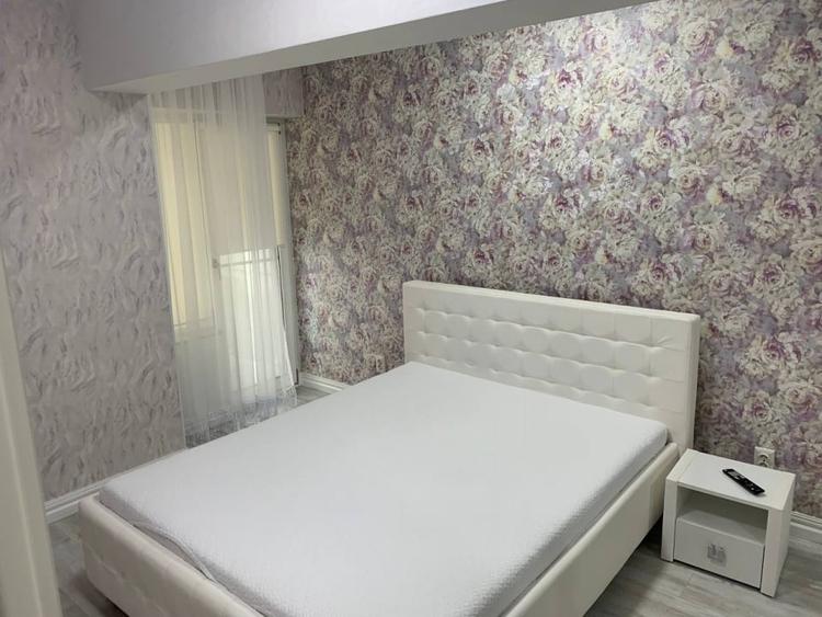 Apartament cu 3 camere semidecomandat, mobilat în Copou