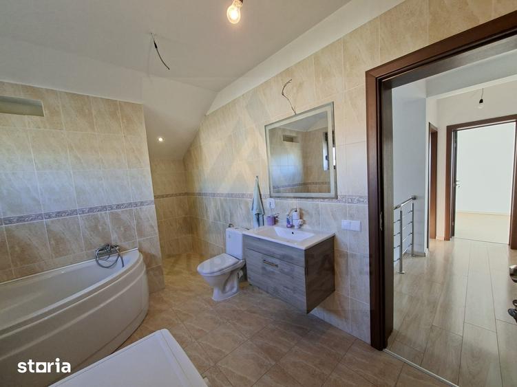 Casă cu 5 camere cu Teren 372 Mp în Daia