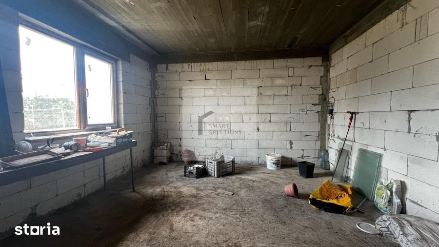 Casă cu 8 camere cu Teren 1000 Mp în Central