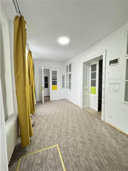Casă individuală cu 10 camere cu Canalizare în Lunei