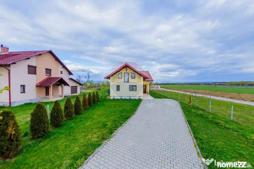 Casă cu 4 camere cu Teren 2900 Mp în Colțirea