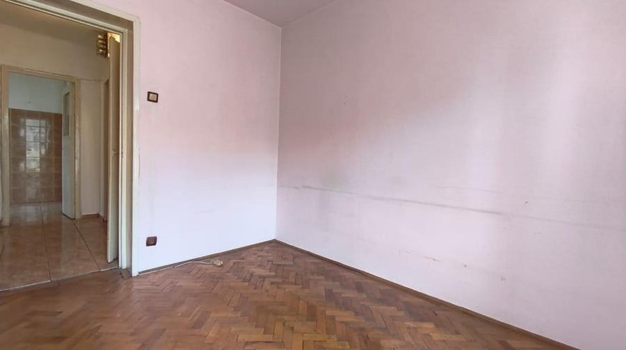 Apartament cu 4 camere semidecomandat în Piața Centrală