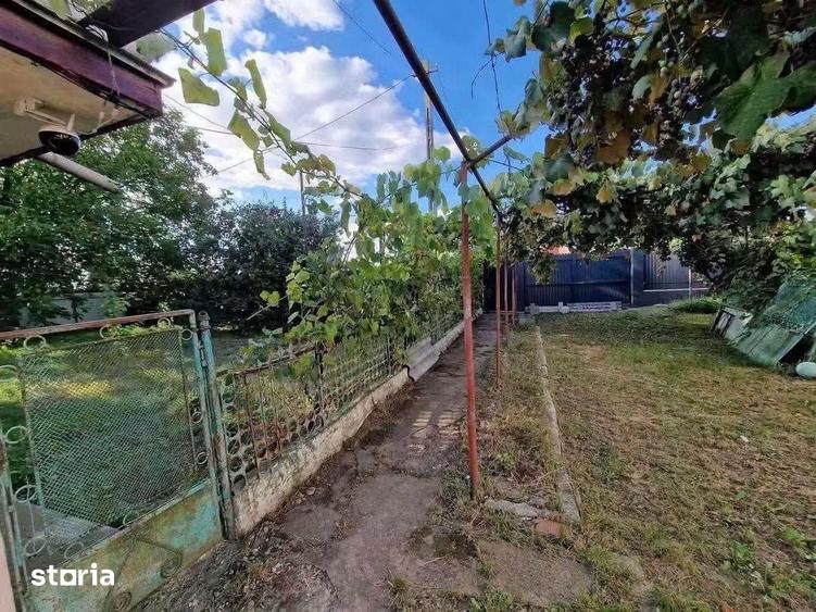 Casă cu 3 camere cu Teren 1200 Mp în Central