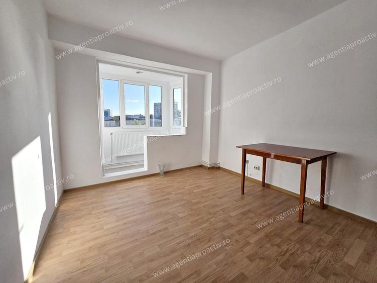 Apartament cu 4 camere decomandat în Port