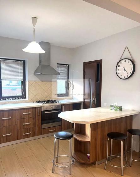 Apartament cu 3 camere decomandat, mobilat în Europa
