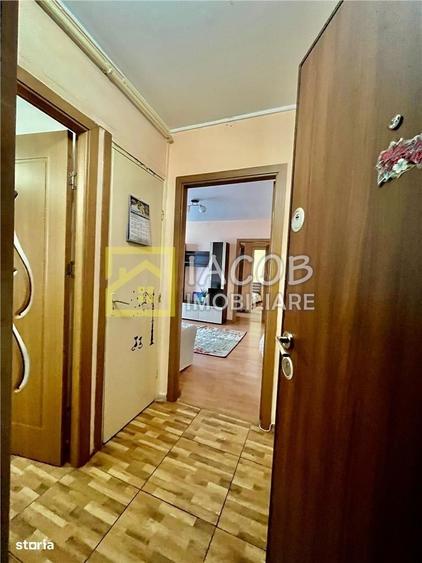 Apartament cu 2 camere semidecomandat, mobilat în Central
