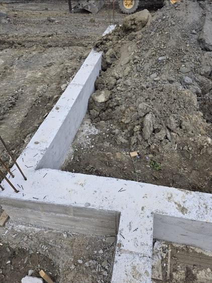 Casă cu 4 camere în Ivănești