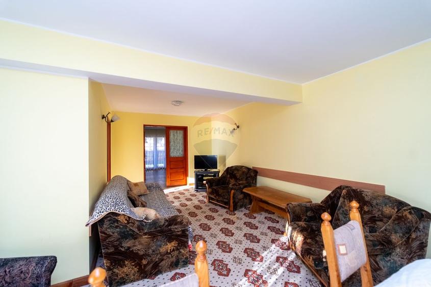Casă individuală cu 14 camere cu Teren 1050 Mp în Cioplea