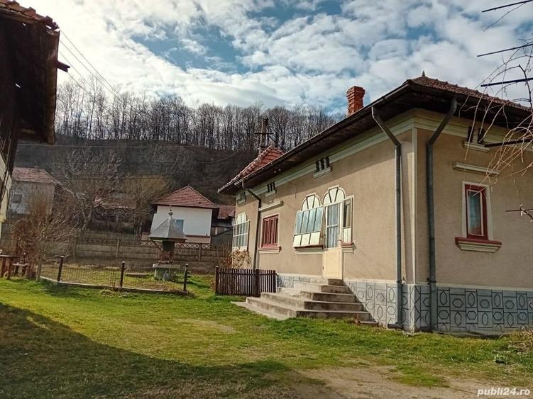 Casă cu 6 camere în Căprioru